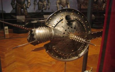 Bizarre Weapons: the Lantern Shield